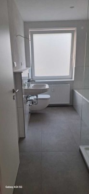 Erstbezug nach Sanierung mit Balkon: Schöne 3-Raum-Wohnung mit geh. Innenausstattung
