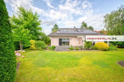 IMMOBERLIN.DE - Sympathischer Bungalow mit idyllischem Südgarten nahe Falkenhagener See & Ortszentru