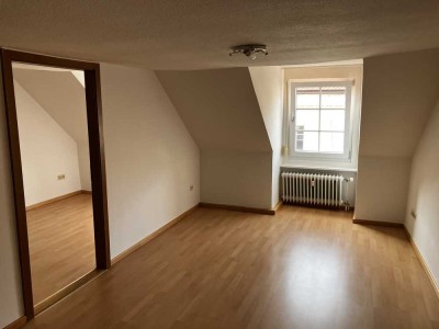 Stilvolle 2,5-Zimmer-DG-Wohnung im Herzen von Deggendorf