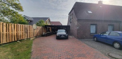 Stilvolle Doppelhaushälfte mit ca. 130 m² Wohn- und Nutzfläche, Carport, Garten und neuer Heizung
