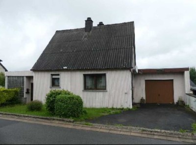 freistehendes Einfamilenhaus mit schönem Garten