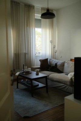 Wunderschöne, modernisierte 2-Zimmer-Altbauwohnung direkt am Rosensteinpark