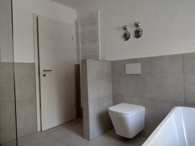++TOP renovierte ZKB++großes Tageslichtbad++Einbauküche