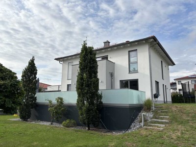 Architekten Stadtvilla in Neuendettelsau - freistehendes Einfamilienhaus mit Doppelgarage
