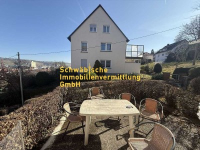 4-Zi.-Whg. im EG, ca. 135 m² Garten- & Terrassenfläche, Stellplatz, schöne Lage, *KNALLER PREIS*