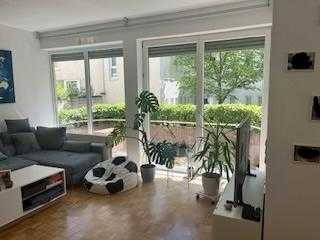 Lichtdurchflutete 2,5 Zimmerwohnung mit großem  Südbalkon