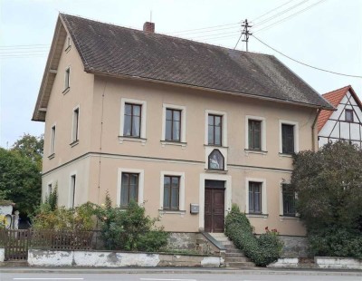 Charmantes Einfamilienhaus mit Garage und Garten