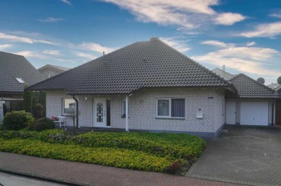 Großer, charmanter Bungalow mit Wintergarten und Sauna, Ausbaupotenzial vorhanden