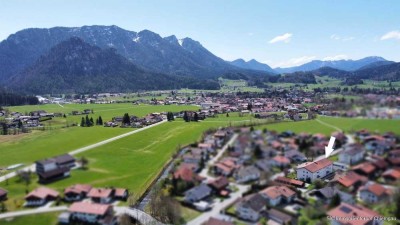 Inzell im Chiemgau! 
Ruhig, sonnig, Bergblick! 
3 Zimmer-Erdgeschosswohnung - auch ideal als FeWo!