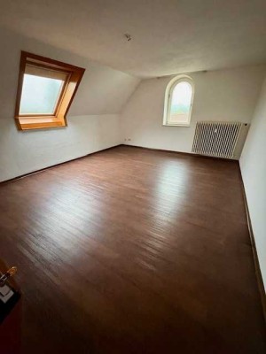 Zweibrücken-Ixheim: 3 ZKB im DG eines Mehrfamilienhauses.