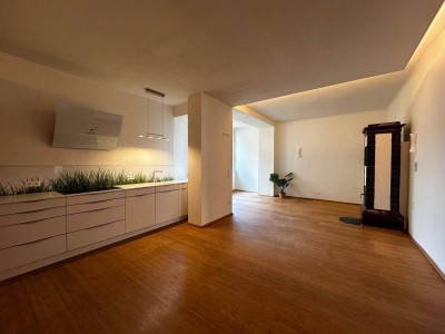 Elegante luxuriöse Wohnung mit Stil &amp; Komfort in Innsbruck-Wilten - moderne Küche, Infrarotkabine, Kachelofen