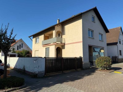 Großes Einfamilienhaus auf Eckgrundstück in Hochstetten