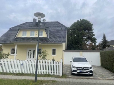 Traumhaus in bester Lage der Gartenstadt Großziethen mit idealem Grundstück und Garagen