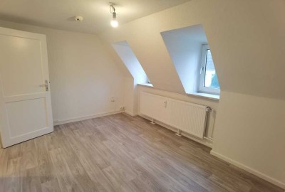 Frisch renoviert 2,5 Zi.-DG-Wohnung  in Berufsschulnähe