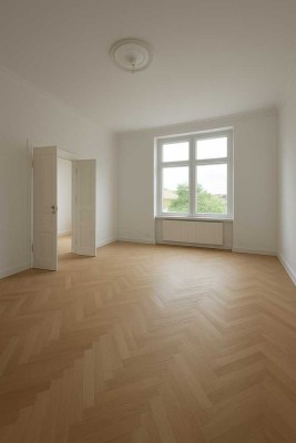 PROVISIONSFREI *Sanierte Altbauperle mit Sonnenbalkon und Parkett – Vorabinformation