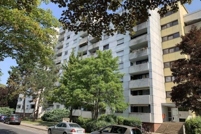 Großzügige 4 1/2 Zimmer-Wohnung mit interessantem Zuschnitt
