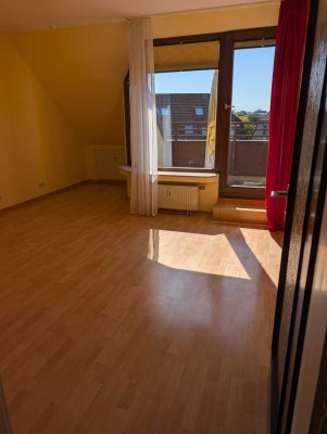 Geschmackvolle 2-Zimmer-Dachgeschosswohnung mit Balkon in Hilden