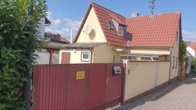 Günstiges 4-Zimmer-Einfamilienhaus mit EBK in Lingenfeld