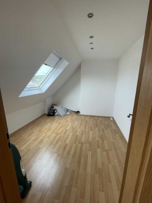 Schöne Dachgeschosswohnung in unmittelbarer Uninähe