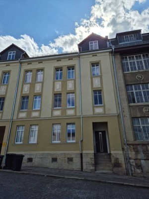 WohnTRAUM: HELLe & ZENTRALe Maisonettewohnung_SÜD-Balkon_Tageslichtbad_Gäste-WC_WOHNküche_Stellplatz