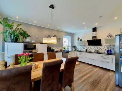 Arbeiten, Wohnen & Leben unter einem Dach - saniertes Wohnhaus mit großem Grundstück