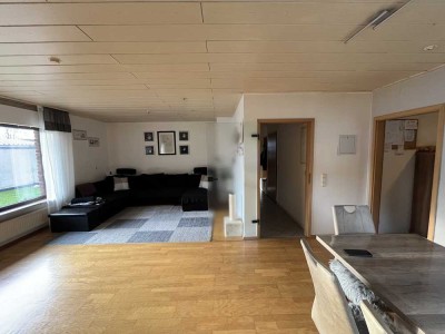 EG-Wohnung mit Terrasse, Garten und Garage