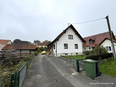 Charmantes, renovierungsbedürftiges Einfamilienhaus mit schönem großen Grundstück