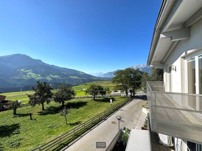 226 Immobilien | Dachgeschoss. 6 Zimmer. 3 Balkone. 3 TG-AP. Wohnen am Rande des Rosengartens PATSCH