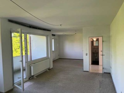 Helle & gut aufgeteilte große 2-Zimmerwohnung mit Balkon und Einbauküche