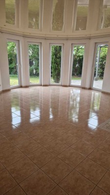 Großzügiges Einfamilienhaus mit Garten und hochwertiger Ausstattung zur Miete