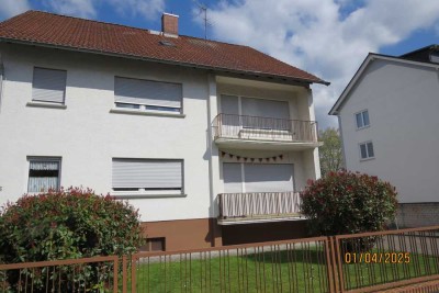 Helle und geräumige 3,5 Zimmerwohnung mit 2 Balkonen und Garage