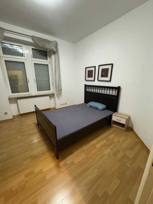 Möblierte 4 Zimmer Wohnung in Rödelheim im 4. OG