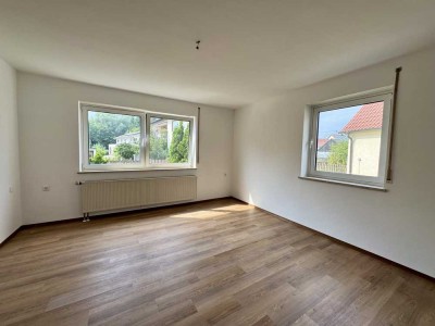 Schönes 7-Zimmer-Einfamilienhaus mit Einbauküche in Buttenwiesen