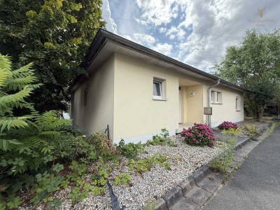 Freistehendes Einfamilienhaus im Bungalowstil mit schönem, uneinsehbarem Garten – ab 01.10.verfügbar