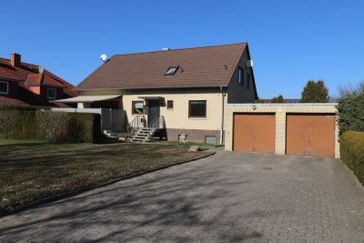 Frisch sanierte 4 Zimmer-Wohnung mit Terrasse, Gartennutzung und Garage