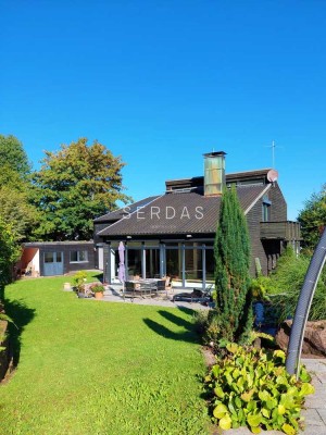 Exklusive Architektenvilla mit Schwarzwaldblick und 2000qm Garten