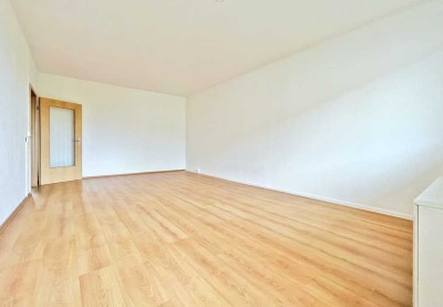 Freundliche 3-Raumwohnung mit Süd-Balkon * 2. OG * PKW-SP * Bad mit Wanne * grüne Lage * TOP *