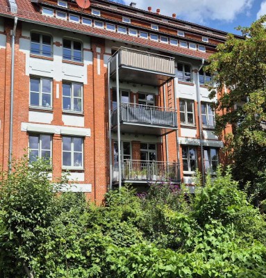Stilvolle, vollst. renovierte 2-Raum-Loft-Wohnung mit geh. Innenausstattung mit Balkon und EBK