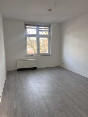Attraktive frisch renovierte 3 Zimmer Wohnung im 1. Obergeschoss