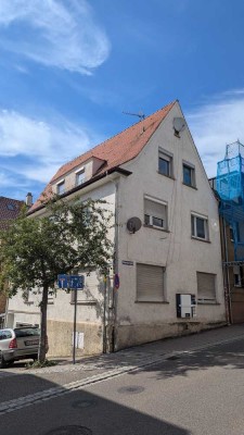 Leerstehendes 8-Zimmer Haus mit Potential in Mühlacker mit Garage in zentraler Lage