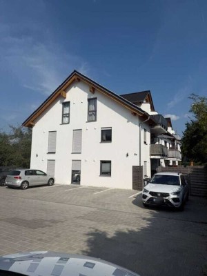 Sichere Investition: Energieeffiziente 3-Zimmer-Wohnung mit Terrasse, Garten & Stellplätzen