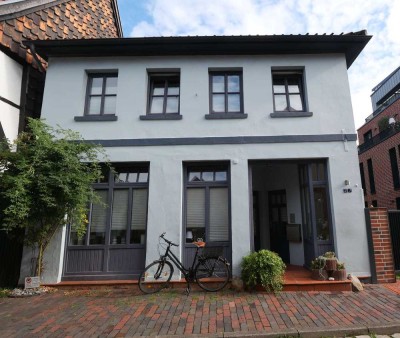 Historisches Fachwerkhaus in der Innenstadt mit kleinem rückwärtigen Garten