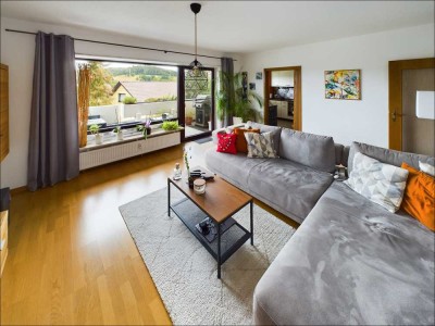 3 - Zimmer Wohnung mit Balkon und renoviertem Badezimmer in Haibach