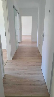 Umfangreiche, frisch sanierte Eigentumswohnung - ohne Makler-