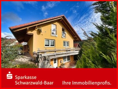 Einfamilienhaus mit Einliegerwohnung und Carport