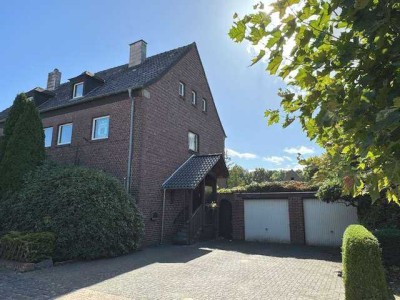 ***Wegberg-Beeck! Exponierte Lage! Altbauschätzchen mit Doppelgarage + großem Gartengrundstück!***