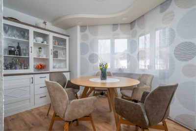 TOP-gepflegte 3,5-Zimmer Wohnung mit Ausblick, Balkon und Stellplatz