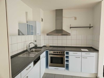 Wir bieten eine hell  2-Zimmmer Wohnung in renoviertem  Zustand an  Bramfelder  Chaussee.