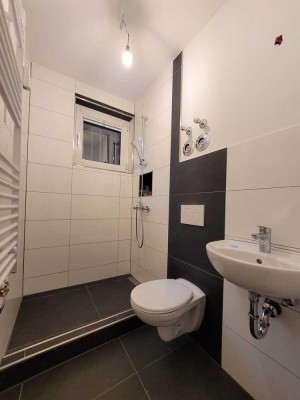 Erstbezug nach Sanierung! Top Kernsanierte 2,5 Zimmer Wohnung in zentraler Lage!