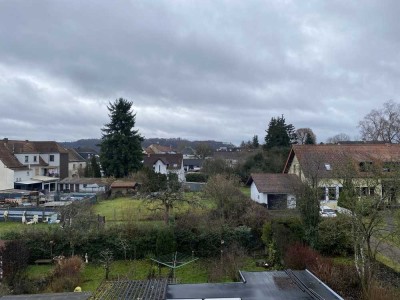 Freundliche 3-Zimmer-Wohnung mit Balkon und Einbauküche in Homburg